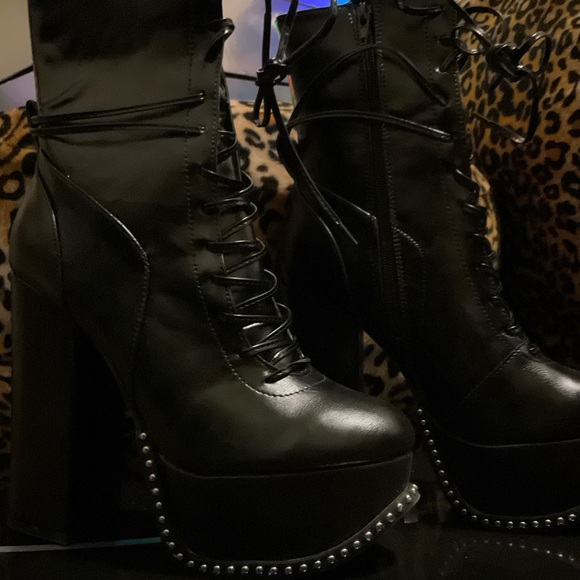🆕BLACK LEATHER CHUNKY HEEL BEADED PLATFORM LACE-UP IT GIRL CULT STOMPER BOOTS - Picture 7 of 16